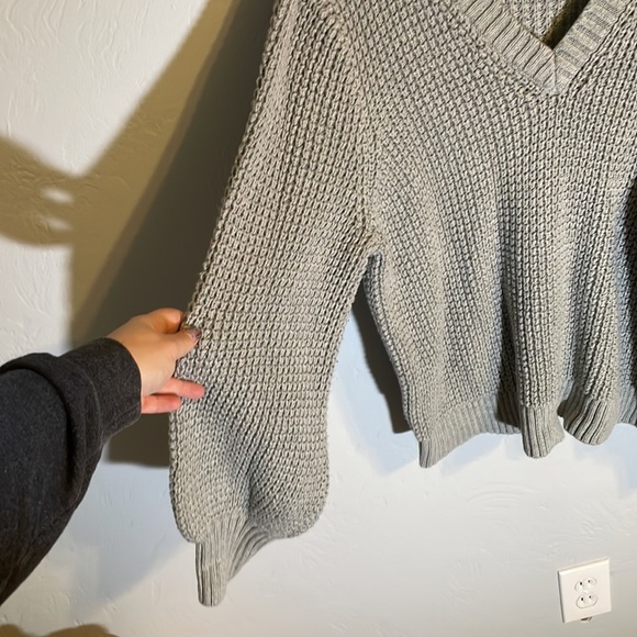 JCrew Gray Loose Knit Cotton Balloon Sleeve V Neck Sweater - Picture 4 of 6